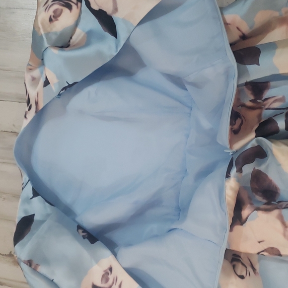 Chi Chi London Blue floral pleated party dress UK12/US8 - Picture 10 of 16